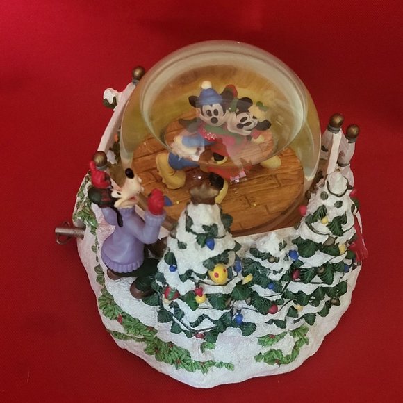 Disney Mickey Mouse Minnie Winter Wonderland Christmas Musical Snow Globe - Picture 4 of 12